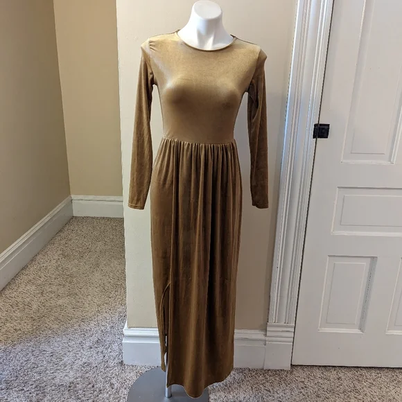 Club London | Dresses | Club London Gold Velvet Long Sleeve Maxi Dress Size  4 | Poshmark